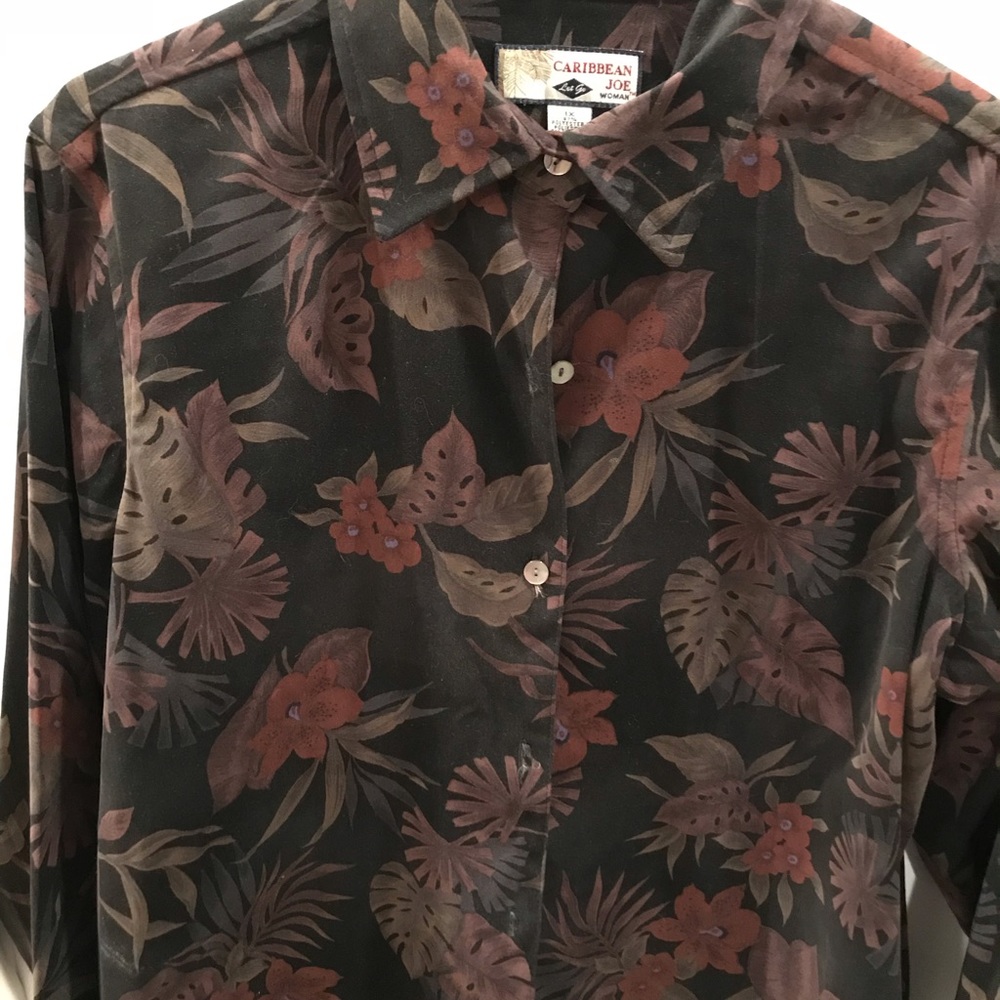 Adorable button down blouse.  Beautiful colors